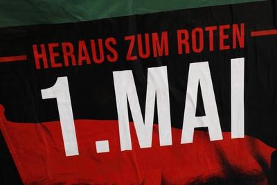 Plakate zum 1. Mai - Berlin, Deutschland, DEU, GER, 16.04.2019 - Berlin: Plakatwerbung f?r Demonstration am 1. Mai auf-stock-photo