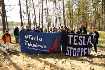 Tesla Takedown Demonstration-stock-foto