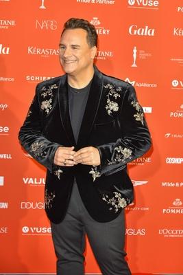 Guido Maria Kretschmer Modedesigner zu Gast auf dem roten Teppich beim den 28.SPA Awards im Hotel Steigenberger auf dem Petersberg in Koenigswinter bei Bonn am 12.04.2025 NRW Deutschland *** Guido Maria Kretschmer fashion designer as a guest on the red carpet at the 28 SPA Awards at the Hotel Steigenberger on the Petersberg in Koenigswinter near Bonn on 12 04 2025 NRW Germany-stock-foto