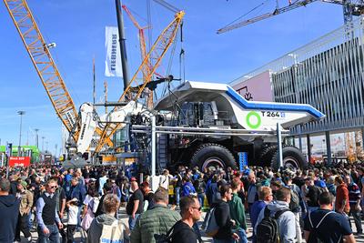 BAUMA  2025 -weltgroesste Messe fuer Baumaschinen vom 7.-13.April 2025-stock-foto