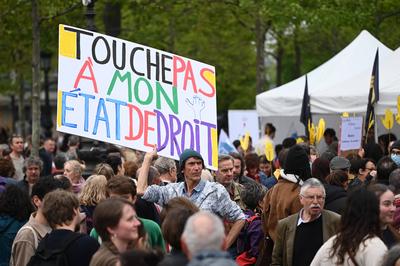 Rally for the Rule of Law on Place de la Republique, April 12, 2025-stock-foto