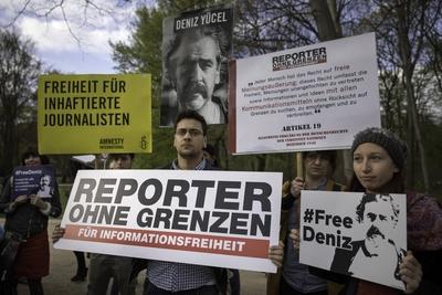 Themen der Woche Bilder des Tages  Kundgebung Pressefreiheit T?rkei Kundgebung gegen?ber der T?rkischen Botschaft in Be-stock-photo