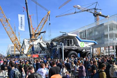 BAUMA  2025 -weltgroesste Messe fuer Baumaschinen vom 7.-13.April 2025-stock-foto