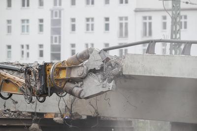 Abriss der Ringbahnbr?cke in Berlin-stock-foto
