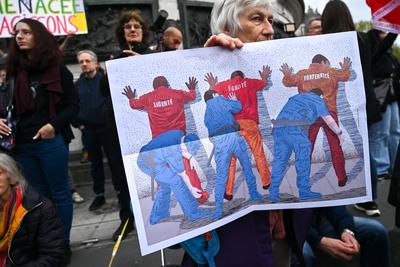 Rally for the Rule of Law on Place de la Republique, April 12, 2025-stock-foto