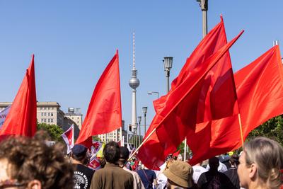 News Themen der Woche KW18 News Bilder des Tages Berlin Mai-Kundgebung und Maifest des DGB, Mehr Lohn, mehr Freizeit, me-stock-foto