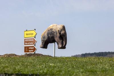 Vogelherdh?hle (kurz: der Vogelherd) bei Niederstotzingen im Lonetal in Baden-W?rttemberg. Die Karsth?hle ist ein bedeut-stock-foto