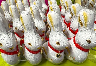 Merci Schokoladen Oster Hasen zu Ostern im Supermarkt ausgestellt Merci Schokoladen Oster Hasen zu Ostern im Supermarkt-stock-foto