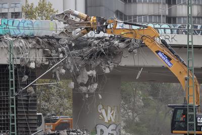 Abriss der Ringbahnbr?cke in Berlin-stock-foto