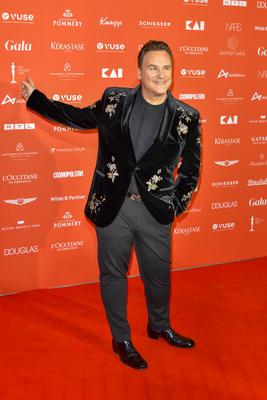 Guido Maria Kretschmer Modedesigner zu Gast auf dem roten Teppich beim den 28.SPA Awards im Hotel Steigenberger auf dem Petersberg in Koenigswinter bei Bonn am 12.04.2025 NRW Deutschland *** Guido Maria Kretschmer fashion designer as a guest on the red carpet at the 28 SPA Awards at the Hotel Steigenberger on the Petersberg in Koenigswinter near Bonn on 12 04 2025 NRW Germany-stock-foto