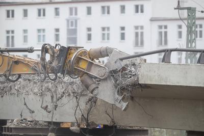 Abriss der Ringbahnbr?cke in Berlin-stock-foto