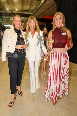 Motor World Mallorca Grand Opening - v.l. Prof. Dr. Bettina Manshausen ( Owner Art to B ), Barbara Wieser (Kitzb?hel) mi-stock-photo