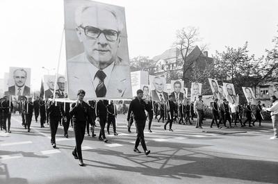 Erfurt, 01.05.1989 Letzte Maidemonstration der DDR 1989 auf dem Juri-Gargarin-Ring in Erfurt.-stock-foto