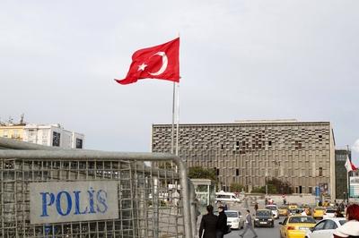 Die Stadt Istanbul hat angeblich wegen Bauarbeiten den Taksimplatz gesperrt den traditionellen abe-stock-foto