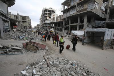 Palestinians living in Shujaiyye neighborhood, east of Gaza City-stock-foto