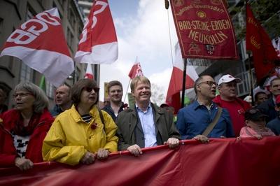 Reiner Hoffmann, Demonstration DGB 1. Mai DEU, Deutschland, Germany, Berlin, 01.05.2015 Mitglieder der Gewerkschaft mit-stock-photo