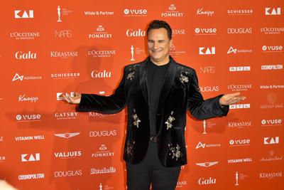 Guido Maria Kretschmer Modedesigner zu Gast auf dem roten Teppich beim den 28.SPA Awards im Hotel Steigenberger auf dem Petersberg in Koenigswinter bei Bonn am 12.04.2025 NRW Deutschland *** Guido Maria Kretschmer fashion designer as a guest on the red carpet at the 28 SPA Awards at the Hotel Steigenberger on the Petersberg in Koenigswinter near Bonn on 12 04 2025 NRW Germany-stock-foto