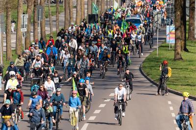 Augsburg, Bavaria, Germany - April 11, 2025: Bicycle demonstration in Augsburg by Fridays for Future under the motto: cl-stock-foto