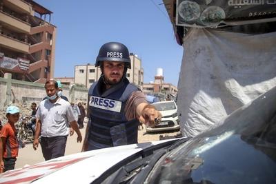 Turkish TRT Arab TV Car targeted by Israeli Army in Gaza. (INT) Turkish TRT Arab TV Car targeted by Israeli Army in Gaza-stock-foto