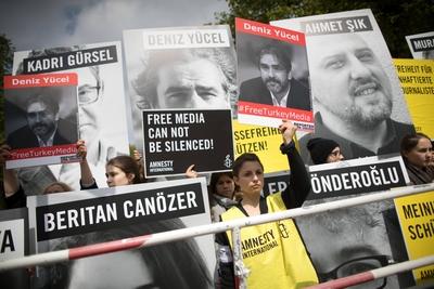 Kundgebung Pressefreiheit T?rkei Internationaler Tag der Pressefreiheit: Kundgebung gegen?ber der T?rkischen Botschaft-stock-photo