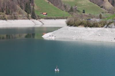 12.04.2025 Kanton Obwalden Schweiz. Bild : Wenig Wasser iM Lungernsee auch Lungerersee. Naturstausee. *** 12 04 2025 Can-stock-foto