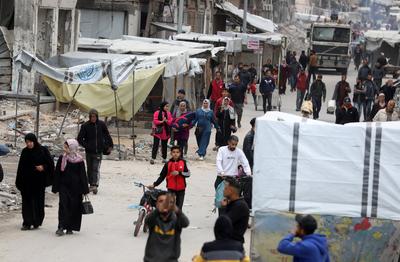 Palestinians living in Shujaiyye neighborhood, east of Gaza City-stock-foto