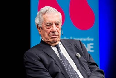 Mario Vargas Llosa bei der Vorlesung DIE ENTH?LLUNG auf der Lit Cologne Spezial am 23 10 2016 im WDR-stock-foto