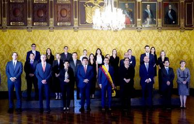 News Bilder des Tages FOTO OFICIAL GABINETE MINISTERIAL Quito 26 de noviembre 2023. Foto Oficial del presidente Daniel N-stock-photo