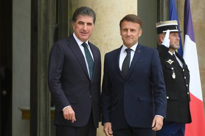 Emmanuel Macron re?oit le premier ministre du Kurdistan-stock-foto