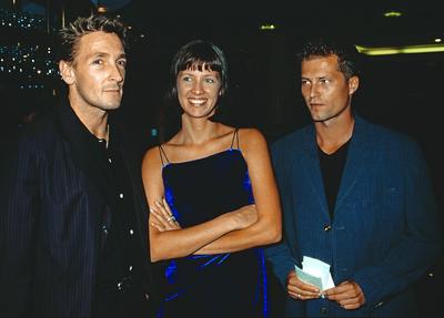 Schauspieler Mark Keller mit Schauspieler Til Schweiger und dessen Ehefrau Dana, Deutschland um 1996. Copyright: Hartwig-stock-photo