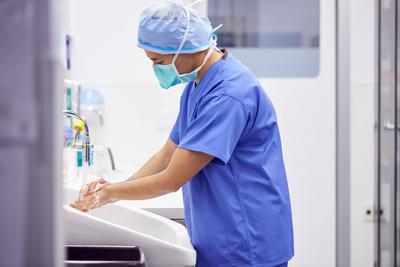 hygiene,chirurg,desinfektion,h?nde waschen,reinheit,sauberkeit,arzt,chirurgen,chirurgie,chirurgin,chirurginnen,?rzte,h?n-stock-foto