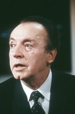 Bildnummer: 56707073  Datum: 01.04.1989  Copyright: imago/teutopressEddi Arent (Schauspieler) 04/89 - Eddi Arent im April 1989 in Heut abend (ARD/BR) Deutschland deutsch Deutscher Mann Schauspiel TV Fernsehen Komiker Komik dunkelhaarig Halbglatze seri?s Jackett Krawatte hoch Portrait seitlich Halbprofil sprechend People x0x xsk 1989 hoch  56707073 Date 01 04 1989 Copyright Imago teutopress Eddi Arent Actor 04 89 Eddi Arent in April 1989 in Today Evening ARD BR Germany German German Man Acting TV Television Comedians comic dark haired Halbglatze seriously Jacket Tie vertical Portrait the side Half profile Spoken Celebrities x0x xSK 1989 vertical-stock-foto