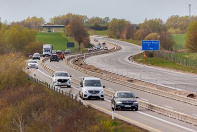 13.04.2025: Auf der Autobahn A20 zwischen Friedland und Strasburg im Landkreis Vorpommern-Greifswald erh?lt eine Fahrtri-stock-foto