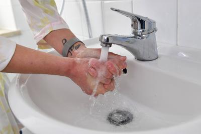 Themenbild Haendewaschen,Handhygiene. Seife,Handseife,Haende waschen, *** Theme image hand wash,hand hygiene soap,hand s-stock-foto