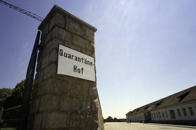 Bildnummer: 53113798  Datum: 20.06.2008  Copyright: imago/Arnulf HettrichQuarant?ne-Hof auf dem Gel?nde der Gedenkst?tte des ehemaligen Konzentrationslagers Mauthausen - Ober?sterreich, Landschaft , Objekte; 2008, ?sterreich, KZ, Konzentrationslager; , quer, Kbdig, Totale, Schriftzug, Logos,  , Reisen, EuropaBildnummer 53113798 Date 20 06 2008 Copyright Imago Arnulf Hettrich Quarantine Yard on the Centre the Memorial the former Concentration camp Mauthausen Upper Austria Landscape Objects 2008 Austria KZ Concentration camps horizontal Kbdig long shot emblem Logo Travel Europe-stock-photo