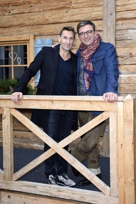 Mark Keller und Hans Sigl beim Fototermin zu 10 Jahre und 100 Folgen der ZDF TV Serie Der Bergdoktor-stock-foto