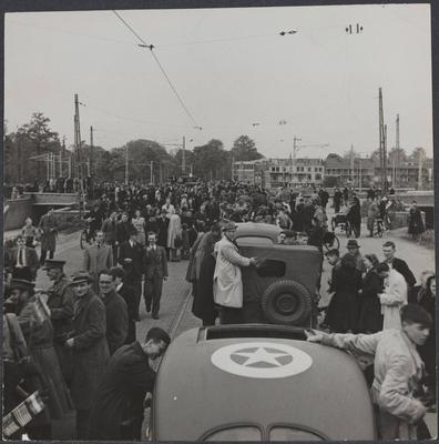Anefo photo collection. Food provision: Wageningen. On May 7, 1945, the 49th West Riding Infantry Division of Lunteren t-stock-foto