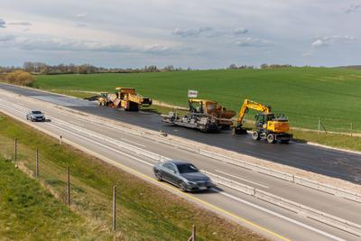 13.04.2025: Auf der Autobahn A20 zwischen Friedland und Strasburg im Landkreis Vorpommern-Greifswald erh?lt eine Fahrtri-stock-foto