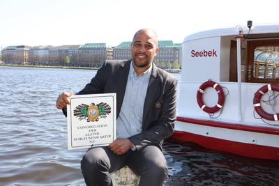 Feierliche Auszeichnung mit einem Ehrentitel im Restaurant Alex an der Binnenalster: Basketballprofi Marvin Willoughby (-stock-photo
