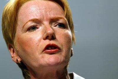 Bildnummer: 50790713  Datum: 28.06.2003  Copyright: imago/momentphoto/KilligGabi Zimmer (GER/PDS/Parteivorsitzende) spricht auf dem PDS-Sonderparteitag in Berlin, Personen; 2003, Berlin, Parteitag, Parteitage, Bundesparteitag, Parteivorsitzender, Vorsitzende, Vorsitzender; , quer, Kbdig, Portr?t, Parteien, Politik, Deutschland, Aktion, People, Politiker, Politikerin / Bundesvorsitzende, Bundesvorsitzender, Gabriele-stock-foto