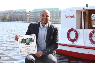Feierliche Auszeichnung mit einem Ehrentitel im Restaurant Alex an der Binnenalster: Basketballprofi Marvin Willoughby (-stock-photo