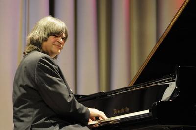 Der Boogie-Woogie-Pianist Axel Zwingenberger in Essen. Boogie Woogie pianist Axel Zwingenberger. Essen NRW DEU;DE;GERMAN-stock-foto