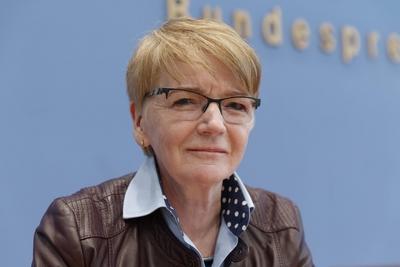 Gabi Zimmer 2019-02-18, Berlin, Deutschland - Bekannte Gesichter der Partei Die Linke stellen der Bundespressekonferenz-stock-foto