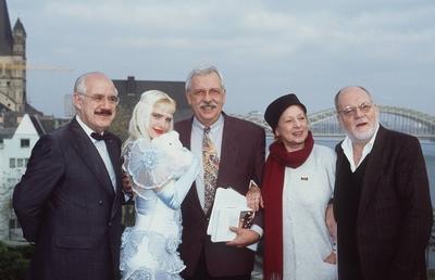 v.li.: Hans Klein, Ilona Staller, Geert M?ller-Gerbes, Alexandra Kassen, Hanns Dieter H?sch 11/91te quer halb stehend l-stock-photo