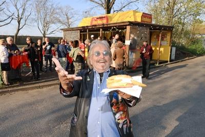Backfischbr?tchen ? la Frank Zander, Imbiss W?rfel 2, Berlin, 14.04.2025-stock-foto