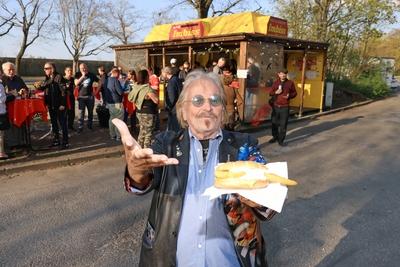 Backfischbr?tchen ? la Frank Zander, Imbiss W?rfel 2, Berlin, 14.04.2025-stock-foto