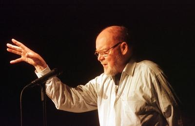 27/ Auftritt: Hanns-Dieter H?sch im Berliner W?hlm?use , Kabarettist, Humorist, Satiriker, Autor, Schriftsteller, Satire-stock-foto