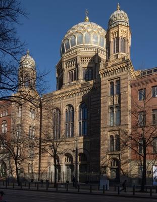 Die Neue Synagoge Berlin mit Kuppel an der Oranienburger Strasse in der Spandauer Vorstadt im Ortsteil Mitte von Berlin-stock-foto