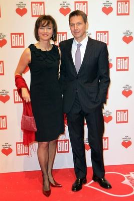 Ein Herz fuer Kinder Charity Gala Berlin Maybrit Illner and Rene Obermann attending charity gala-stock-foto