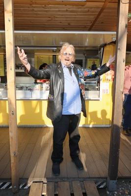 Backfischbr?tchen ? la Frank Zander, Imbiss W?rfel 2, Berlin, 14.04.2025-stock-foto